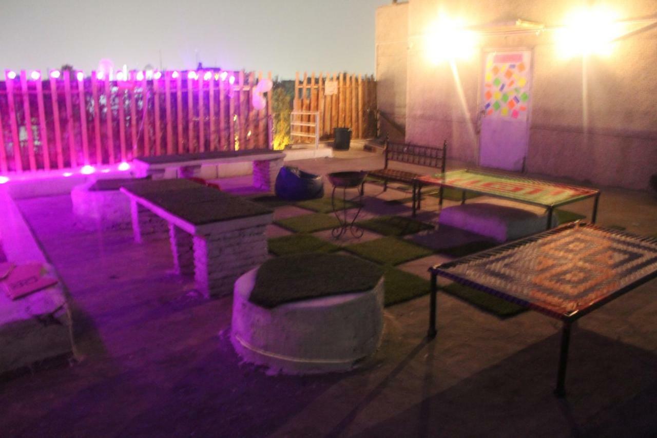 Bunkmates Vandrarhem New Delhi Exteriör bild